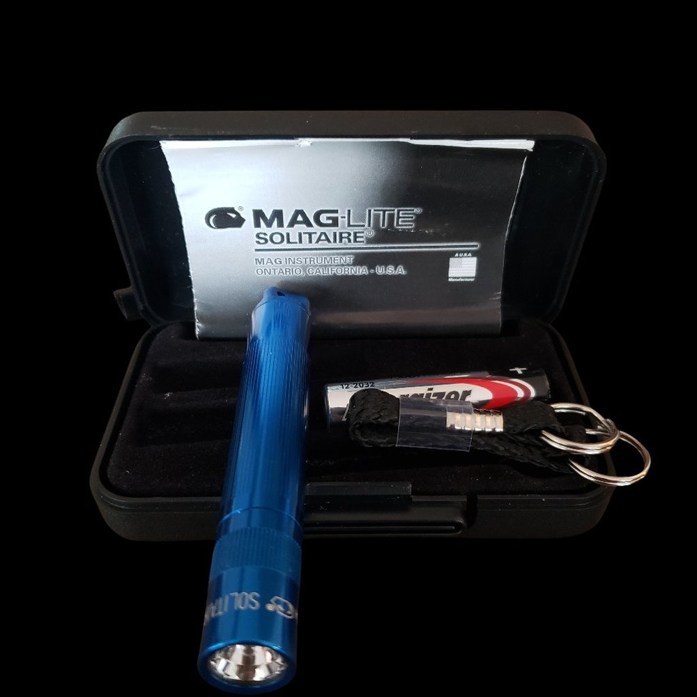 New Maglite Flashlight Solitaire in Black Gift Case AAA Battery and Strap Blue